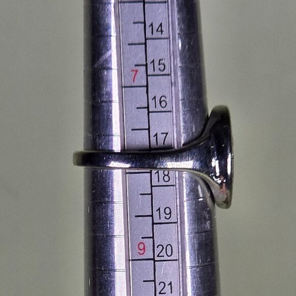 Silvery Orchid‎ Engraved Oval Signet Ring Size 8 (NWOT) - Picture 7 of 7